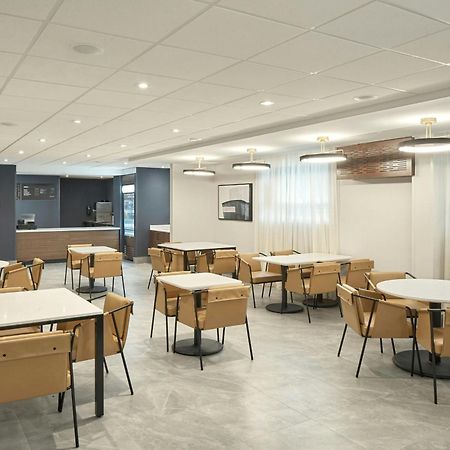 Courtyard By Marriott Regina Downtown Hotel Екстериор снимка