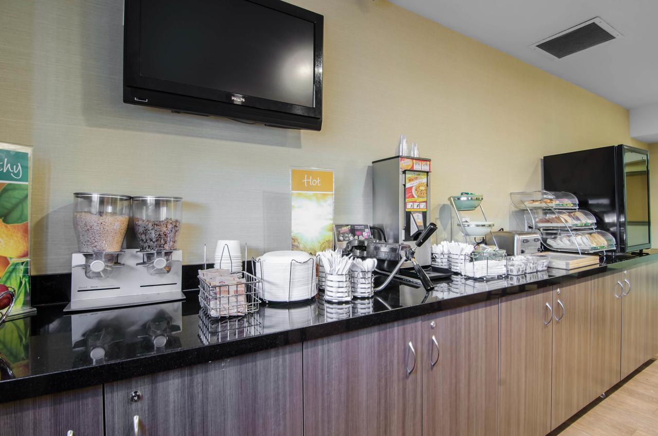 Courtyard By Marriott Regina Downtown Hotel Екстериор снимка