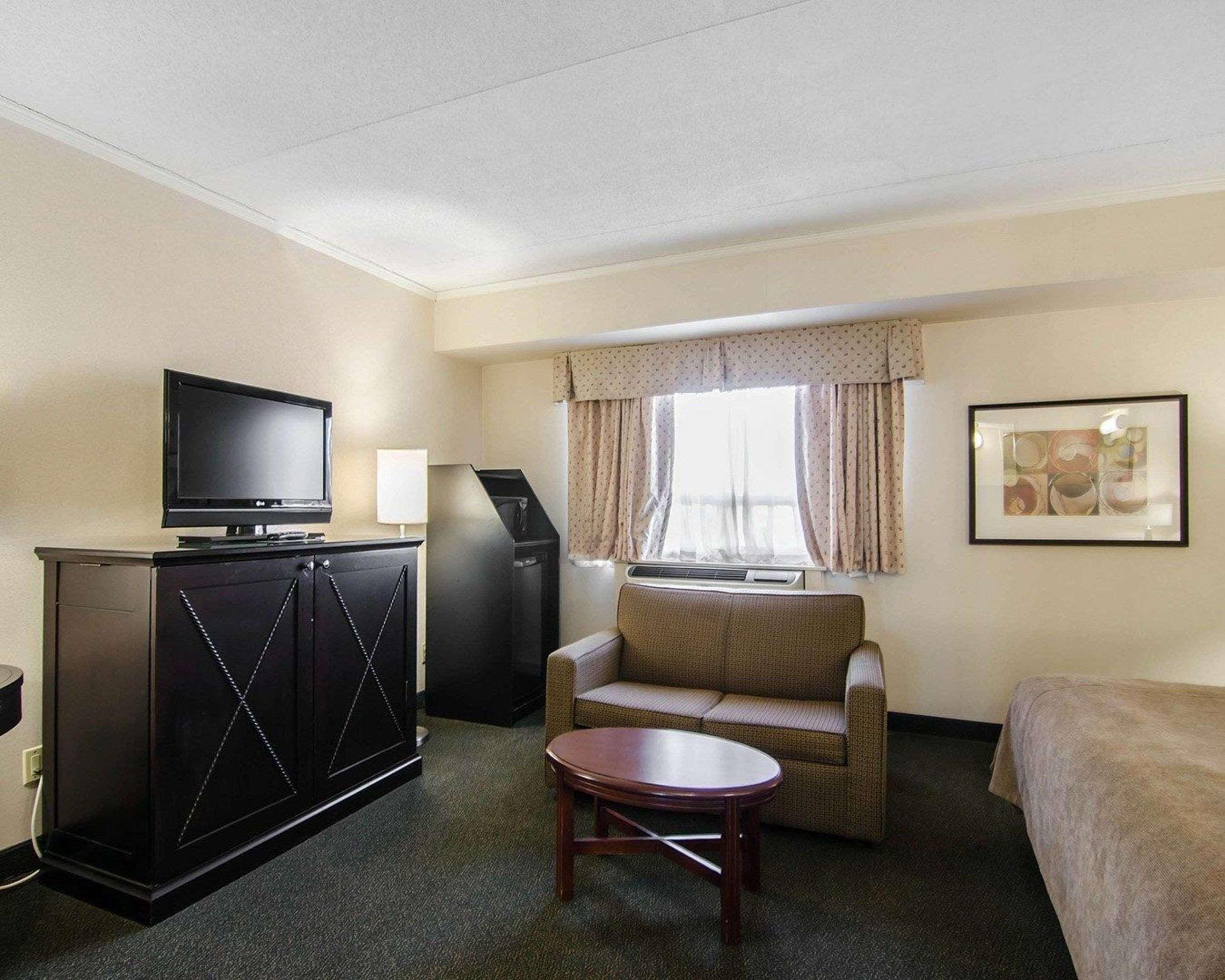 Courtyard By Marriott Regina Downtown Hotel Екстериор снимка
