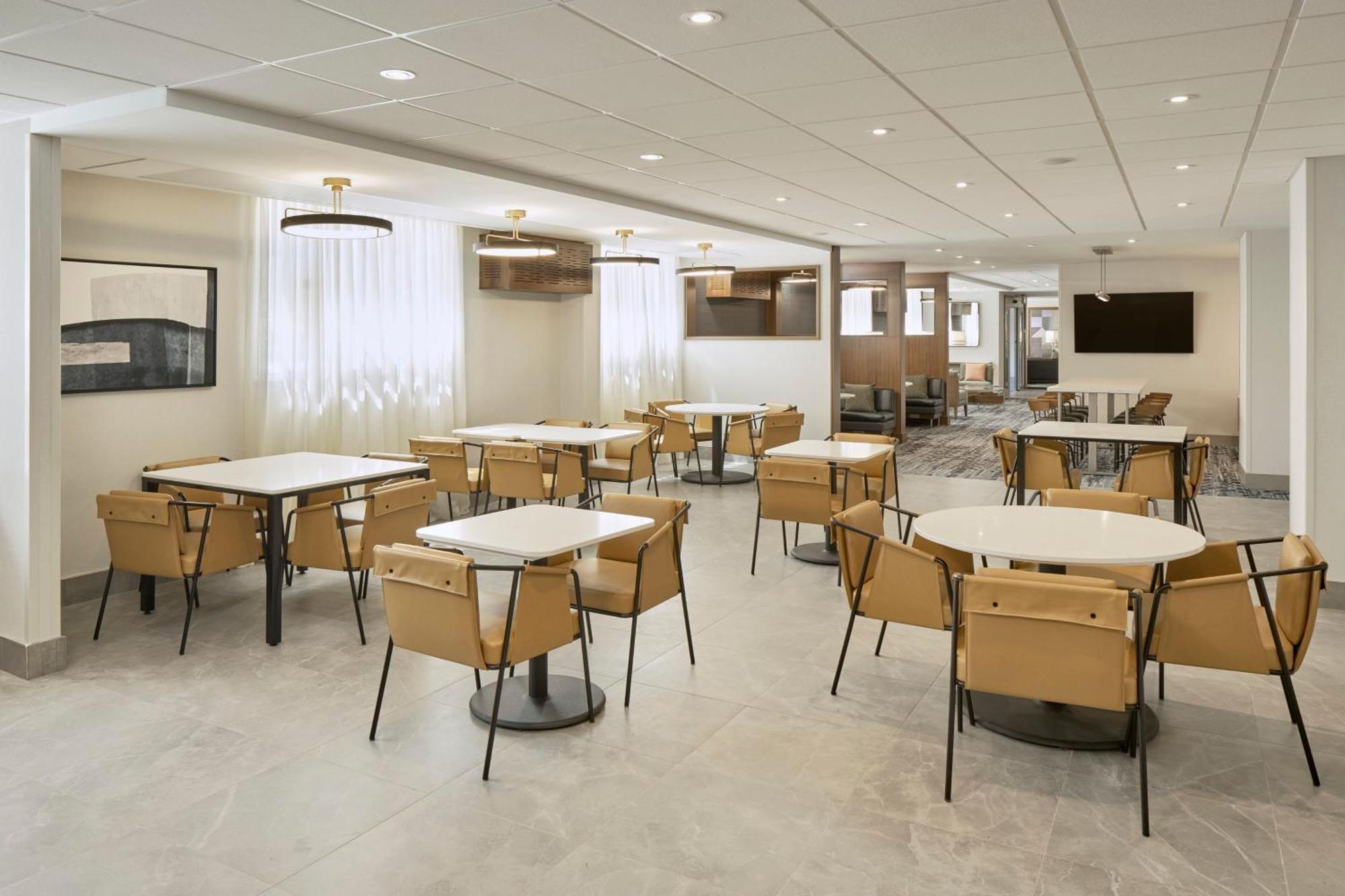 Courtyard By Marriott Regina Downtown Hotel Екстериор снимка