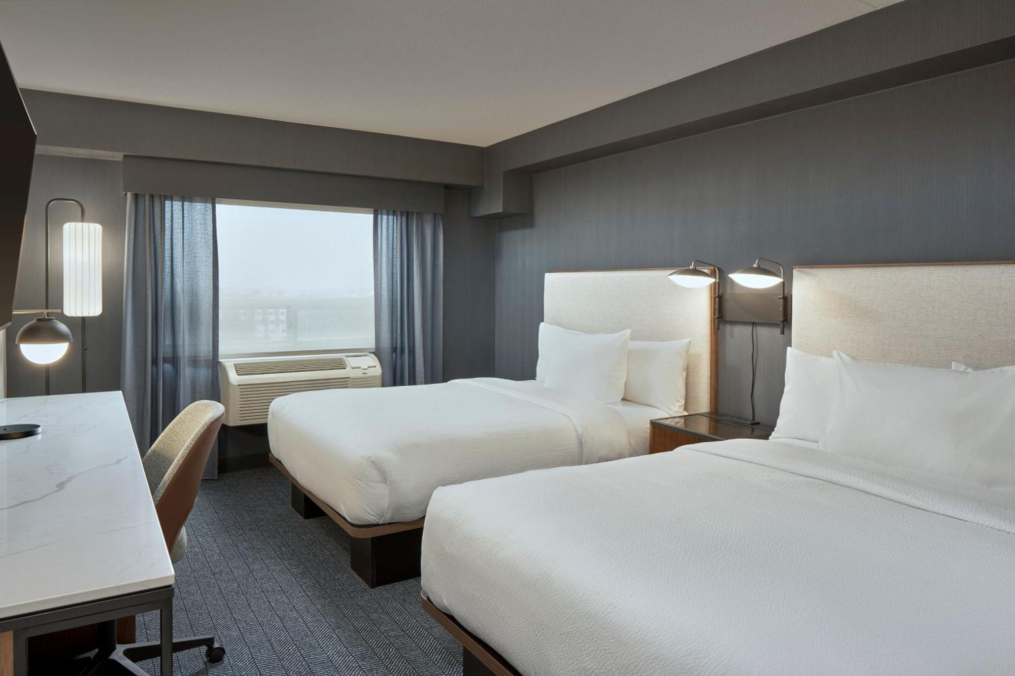 Courtyard By Marriott Regina Downtown Hotel Екстериор снимка