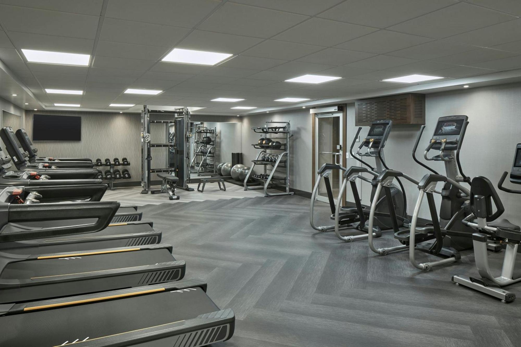 Courtyard By Marriott Regina Downtown Hotel Екстериор снимка