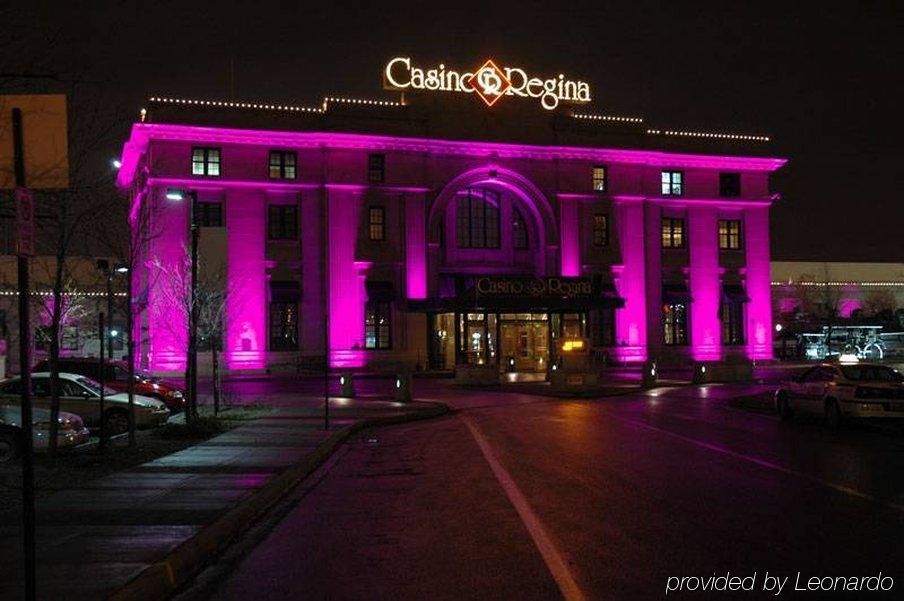 Courtyard By Marriott Regina Downtown Hotel Удобства снимка