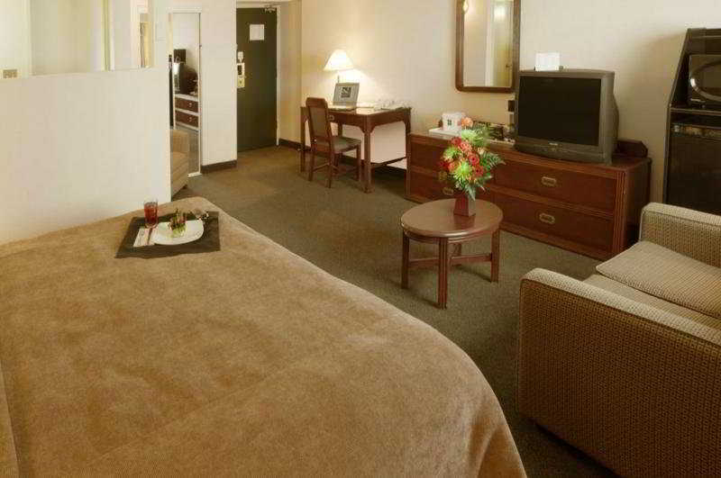 Courtyard By Marriott Regina Downtown Hotel Стая снимка